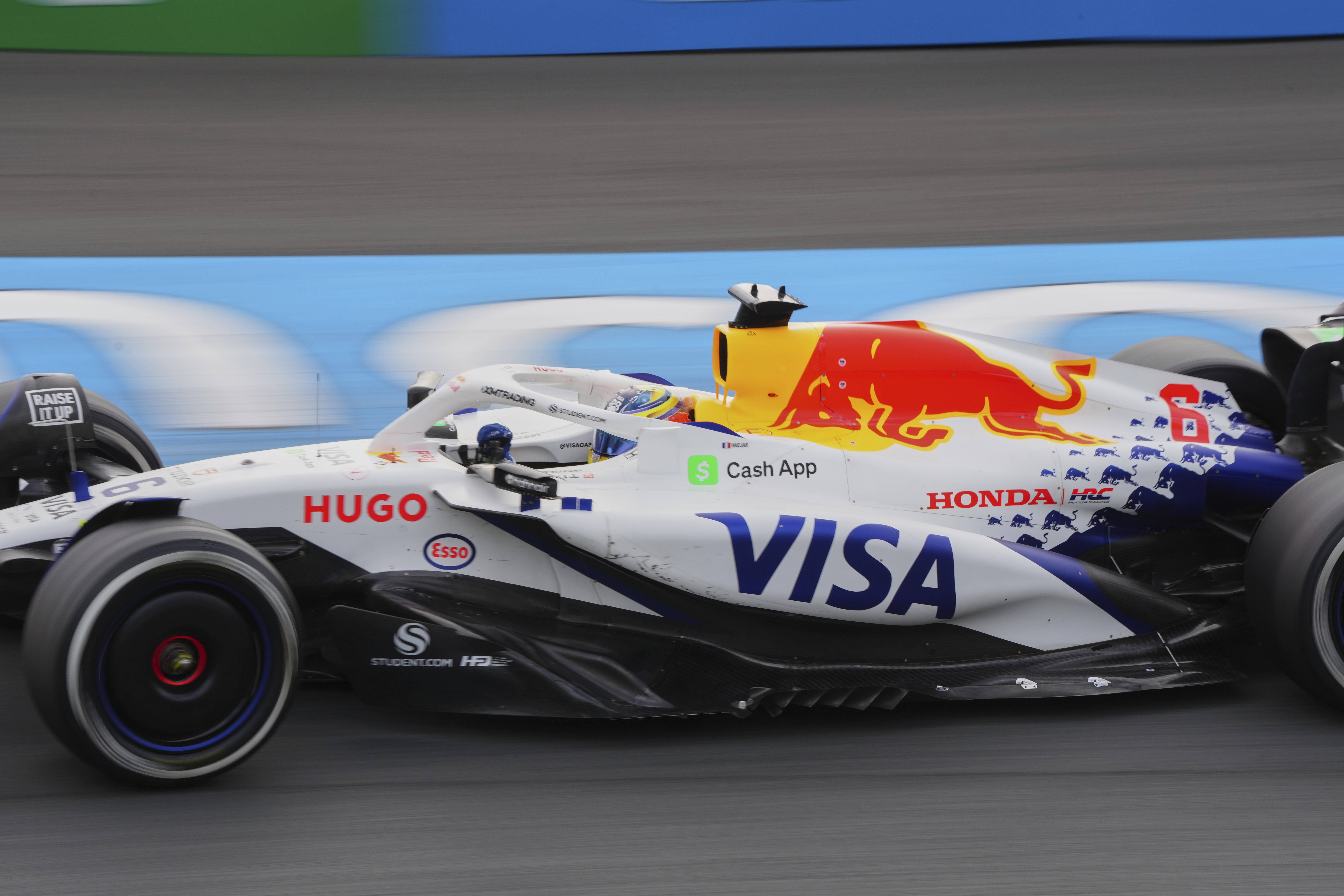 红牛二队翻盘迈凯伦，塞恩斯关键制胜