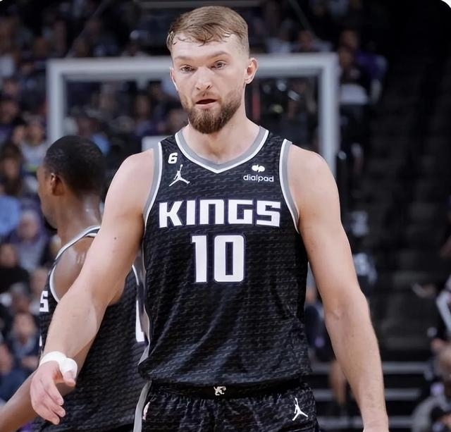 开云官方app入口-国王强势尼克斯，萨博尼斯统治全场