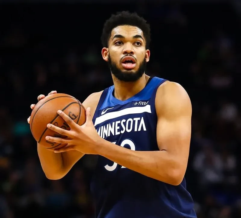 国王强势尼克斯，萨博尼斯统治全场