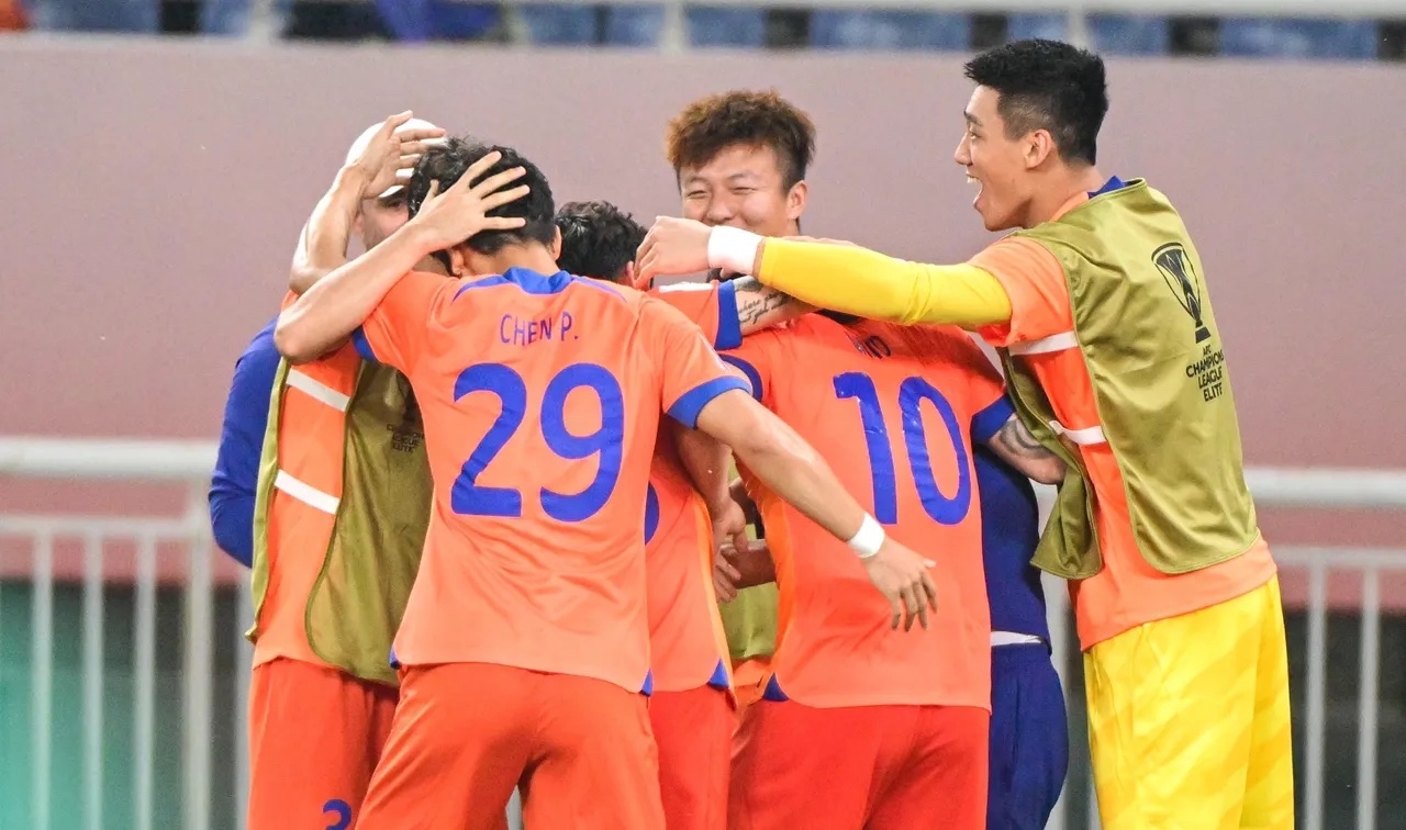 双方球队在比赛中尽展实力和技术