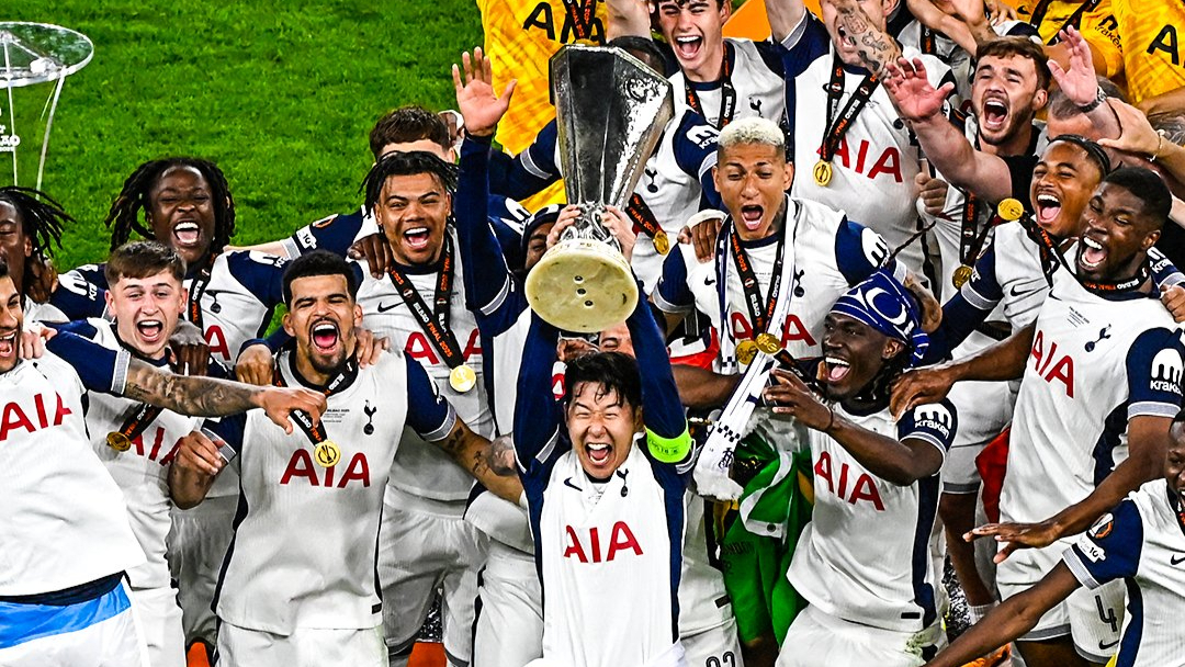 欧国联赛中球员们闪耀赛场，为球队赢得胜利