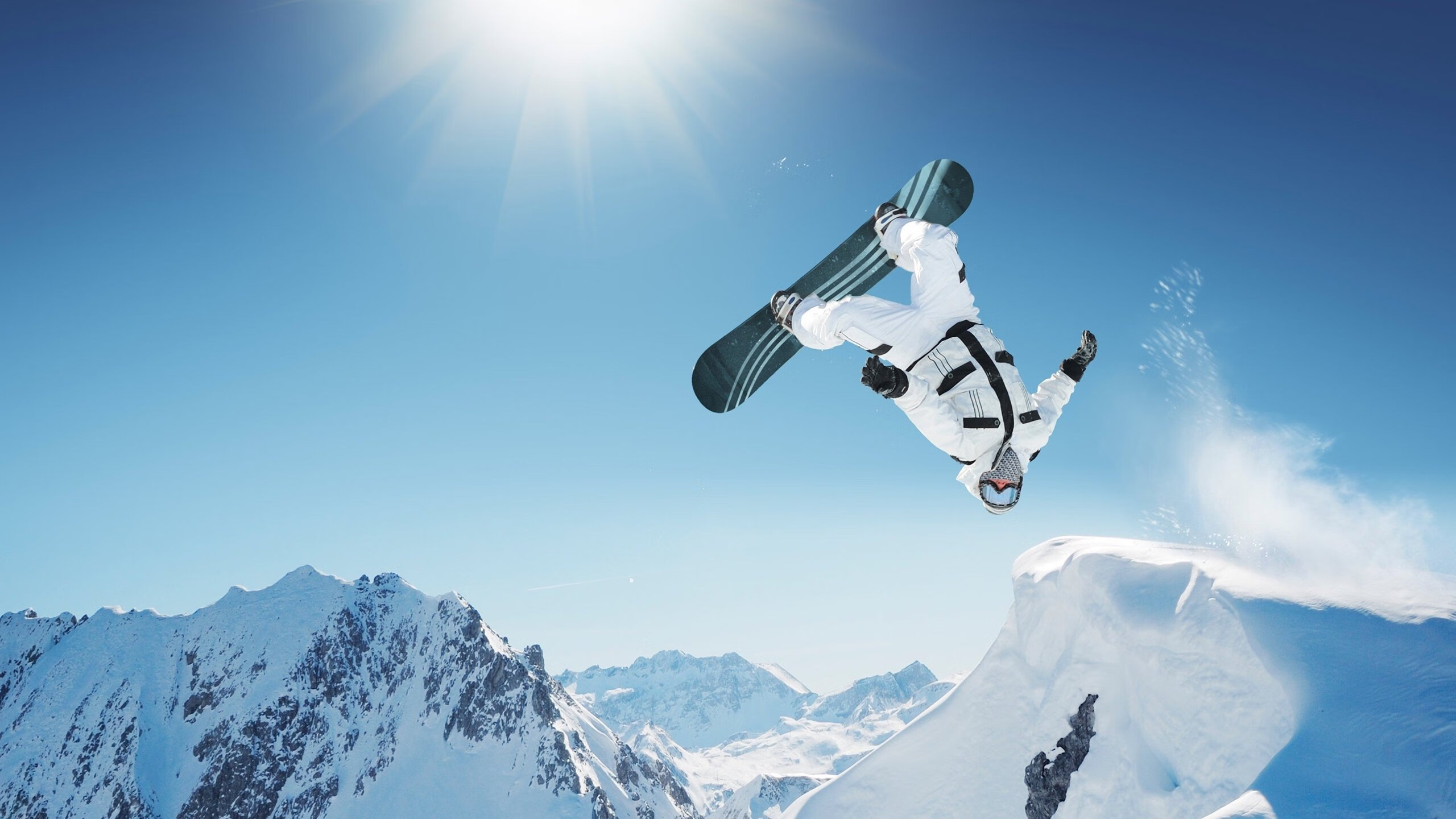 西甲国家德比之夜，库里完成里程碑，当足球与篮球的传奇在凌晨交汇